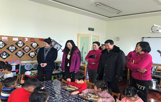 溫建萍董事長赴省委機關幼兒園走訪調(diào)研