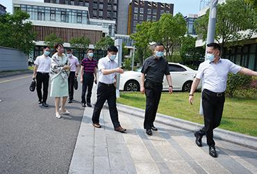 烈日炎炎，領導送信心|閔行區(qū)委委員、區(qū)人民檢察院黨組書記、檢察長胡春健帶隊赴寶開智能開展大走訪、大排查