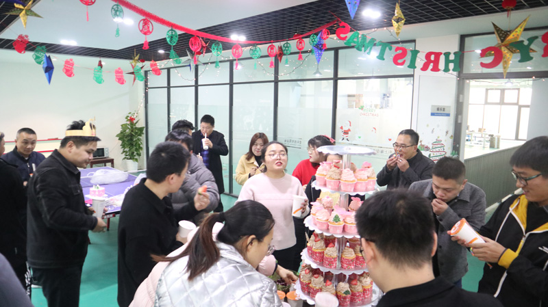 繽紛平安夜，歡樂圣誕節(jié) | 寶開舉辦第四季度員工集體生日會