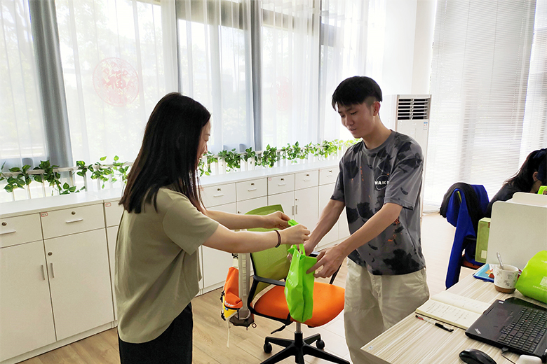 夏送清涼，情系一線｜致高溫下堅守崗位的一線員工