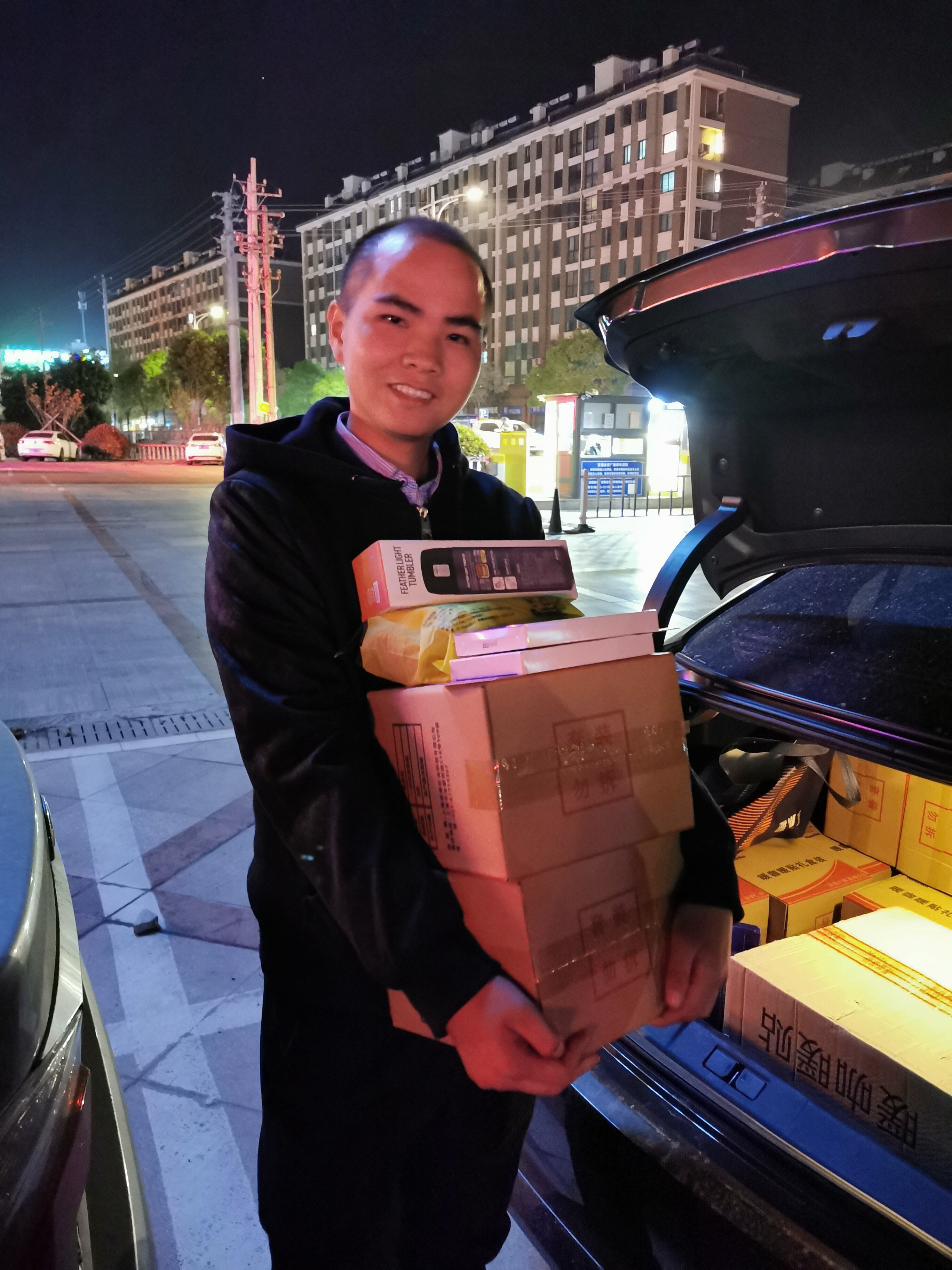 11月中旬，寶開工會組織開展“走一線、送溫暖”關(guān)愛員工暖冬行動。