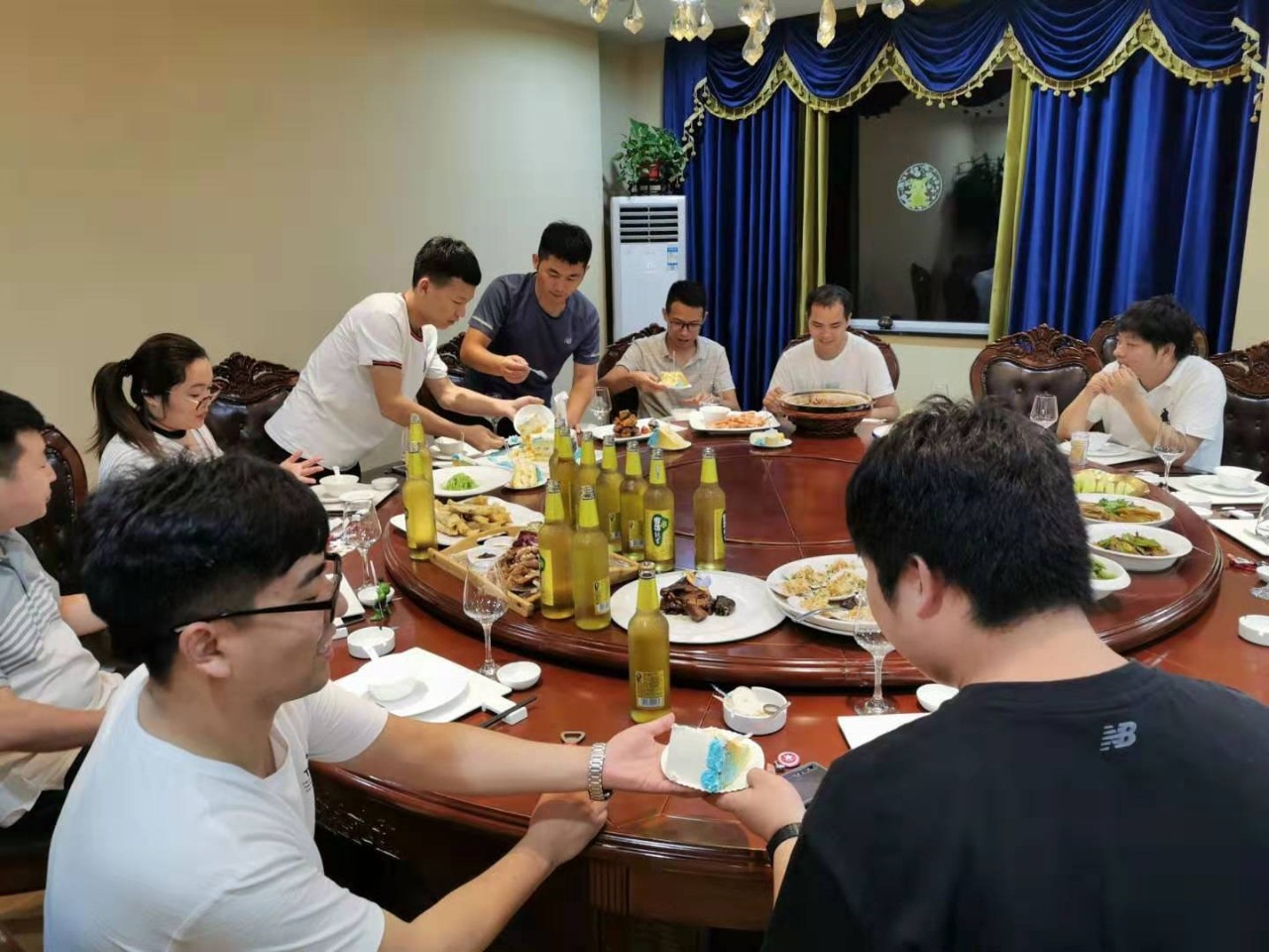 夏送清涼，集體慶生，慰問一線 | 致我們的一線伙伴：辛苦了！