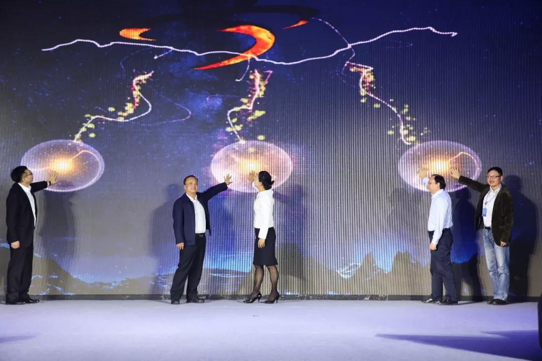 寶開領導張振林、王雷受邀出席 | 2018湖南大美服飾供應鏈高峰論壇圓滿舉行！